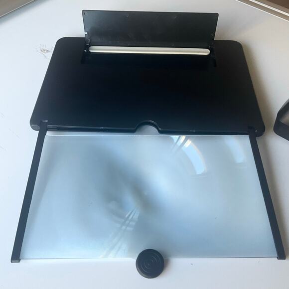 18" Screen Magnifier for Cell Phone – 3D HD Magnifing Screen Enlarger Projector - Picture 5 of 8